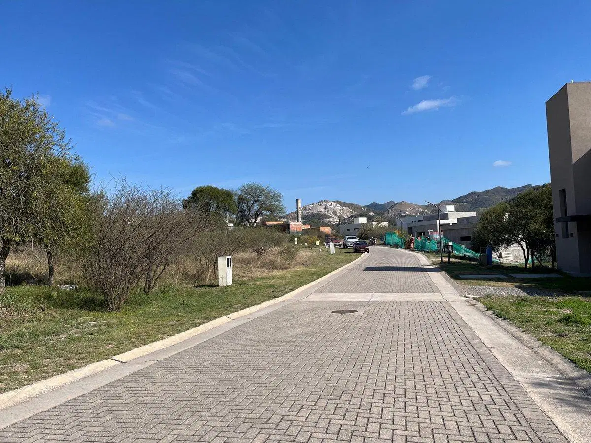 LOTE EN COLINAS DE LA DESEADA 462M2 SEGURIDAD 3