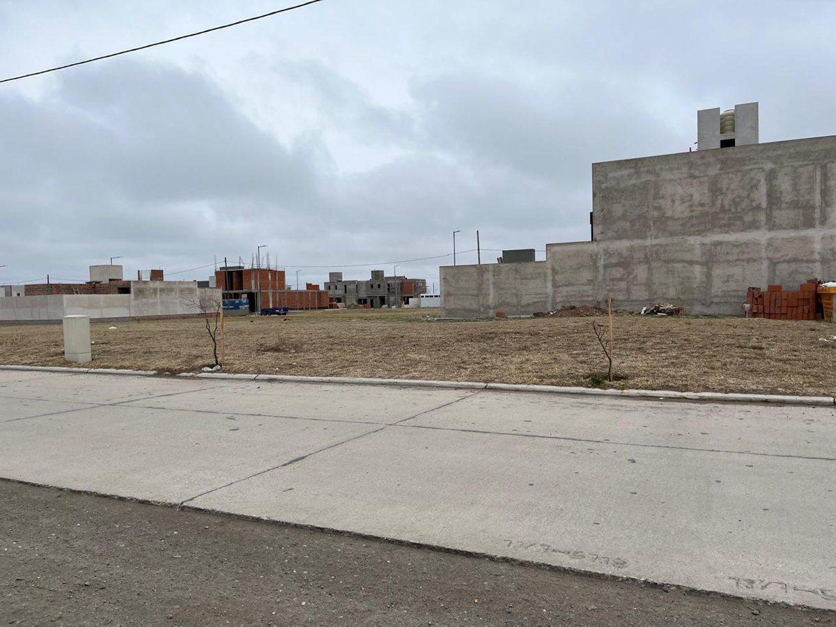 Lote en venta de 304mts en rincones de manantiales
