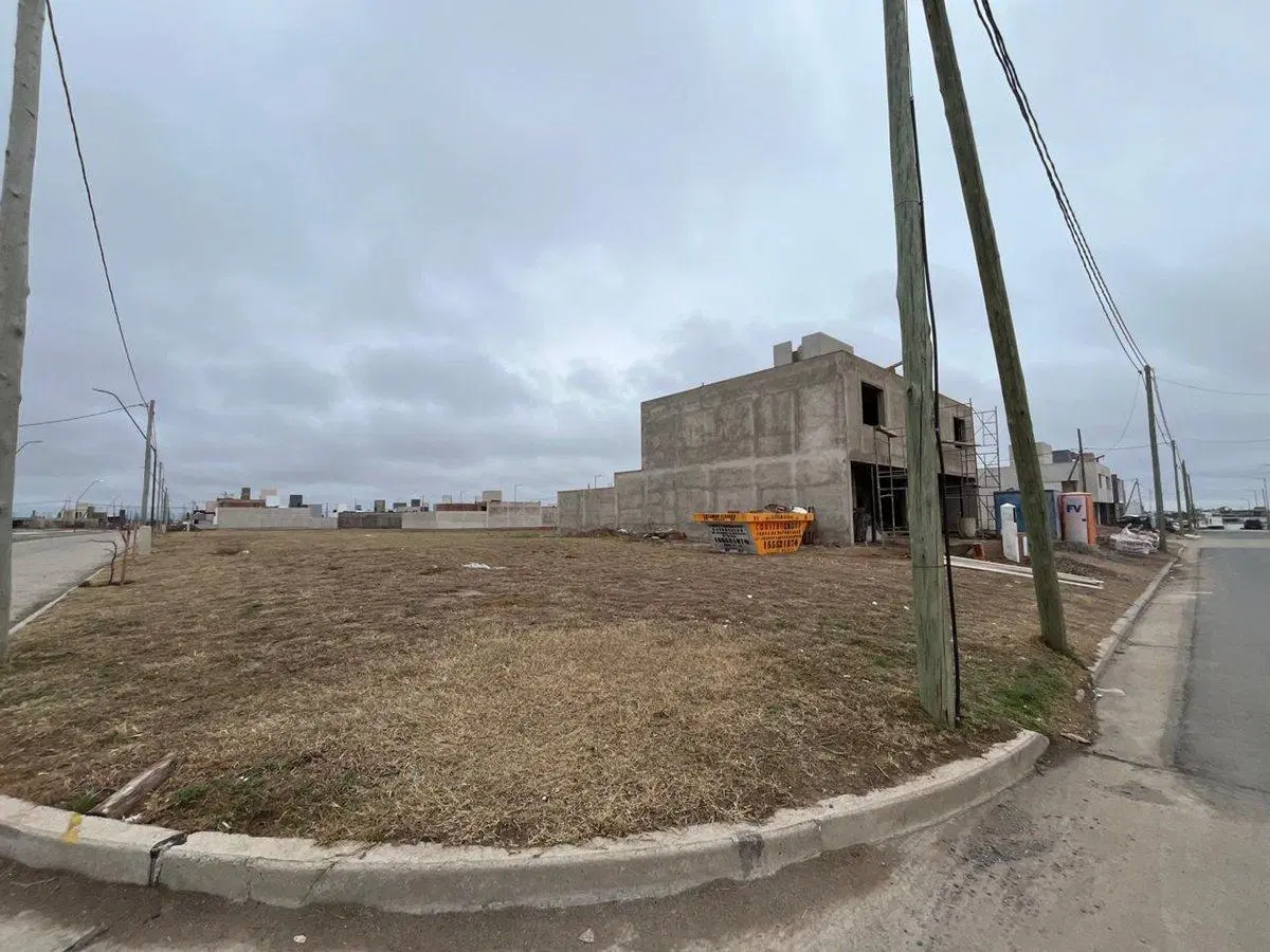 Lote en venta de 304mts en rincones de manantiales 4