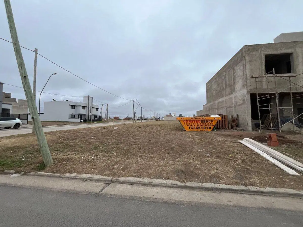 Lote en venta de 304mts en rincones de manantiales 2