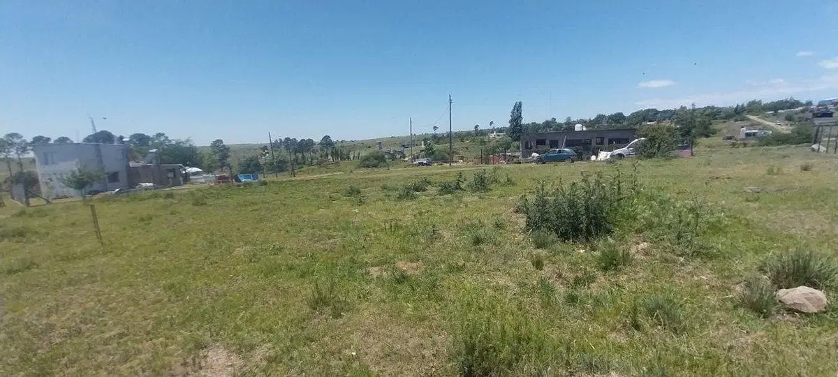 SE VENDEN ULTIMOS 3 LOTES VILLA YACANTO 215 m2 C/U 2