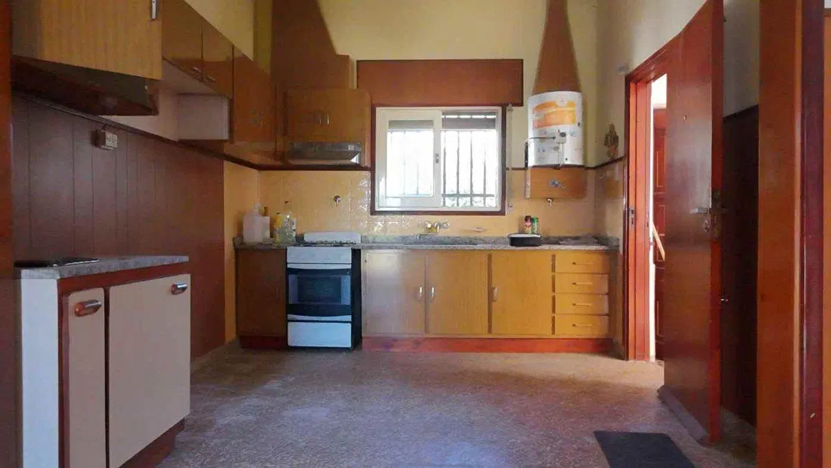SE VENDE CASA 2 DORM. + DEPTO RUTA 5 V. DEL DIQUE 4