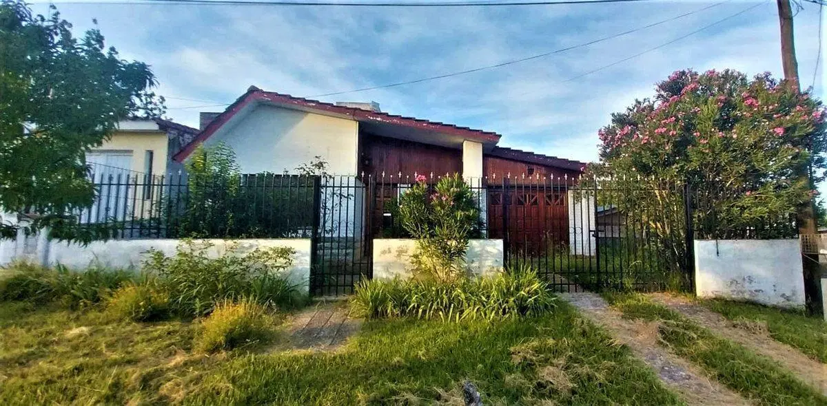 SE VENDE CASA 2 DORM. + DEPTO RUTA 5 V. DEL DIQUE 3