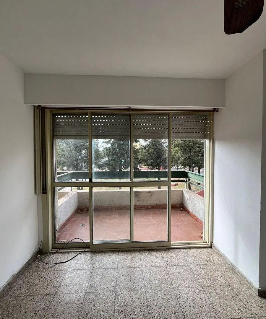SE VENDE DEPTO AV GRAL PAZ UN DORMI CON BALCON 3