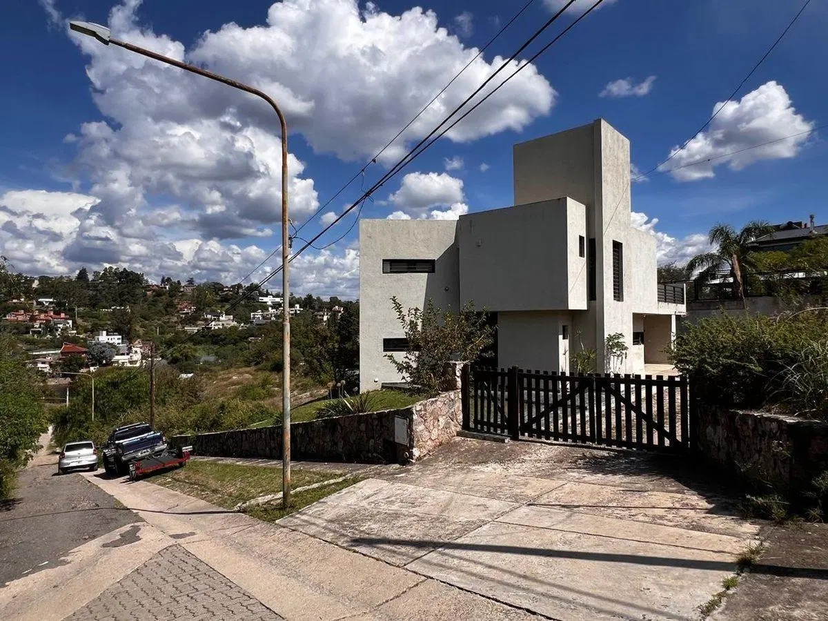 Casa 3 dormitorios en Villa del Lago. Carlos Paz 3