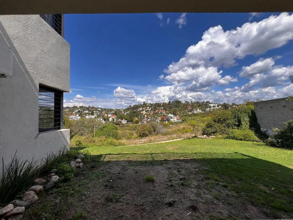 Casa 3 dormitorios en Villa del Lago. Carlos Paz 4