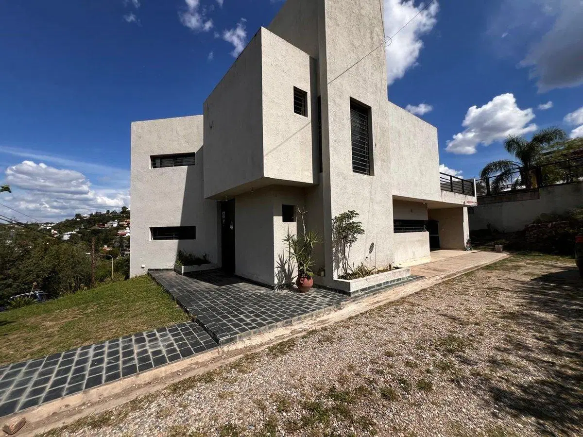 Casa 3 dormitorios en Villa del Lago. Carlos Paz 5