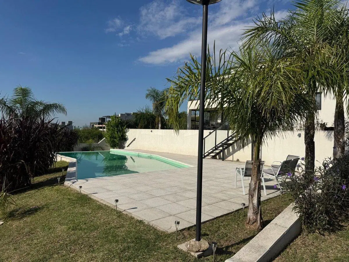 CASA CATEGORIA VISTAS DEL LAGO CARLOS PAZ PISCINA 2