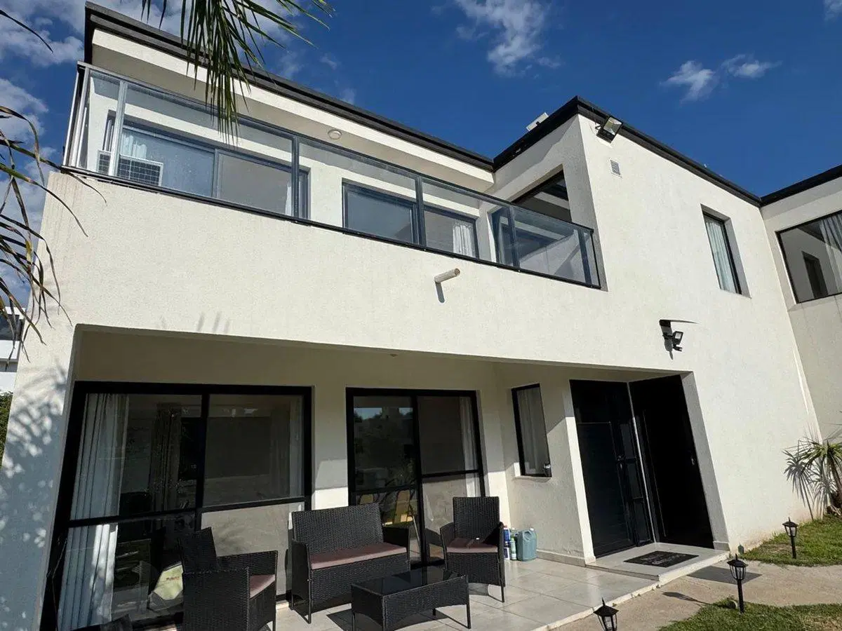 CASA CATEGORIA VISTAS DEL LAGO CARLOS PAZ PISCINA 3