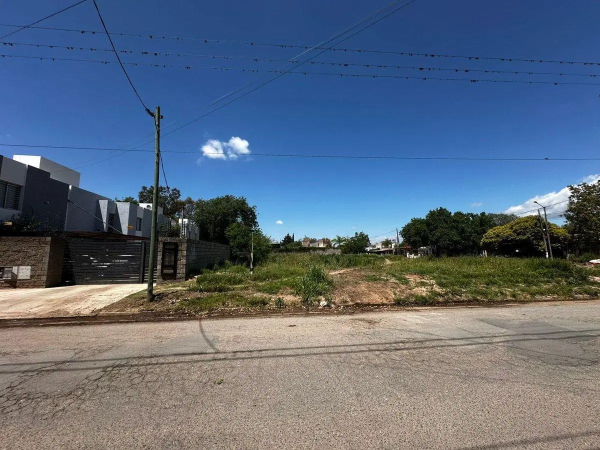 LOTE 1.152 M2 A UNA CUADRA DE DONATO ALVAREZ 3