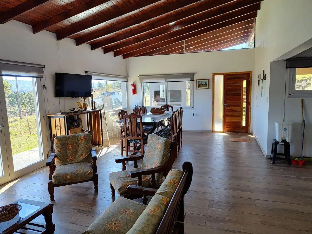 CASA 3 DORM + 4 CASAS DE 1 DORM AMOBLADAS 5