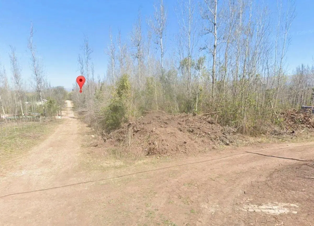 VENTA LOTE ESQUINA 600m2 CENTRICA EN YACANTO 4
