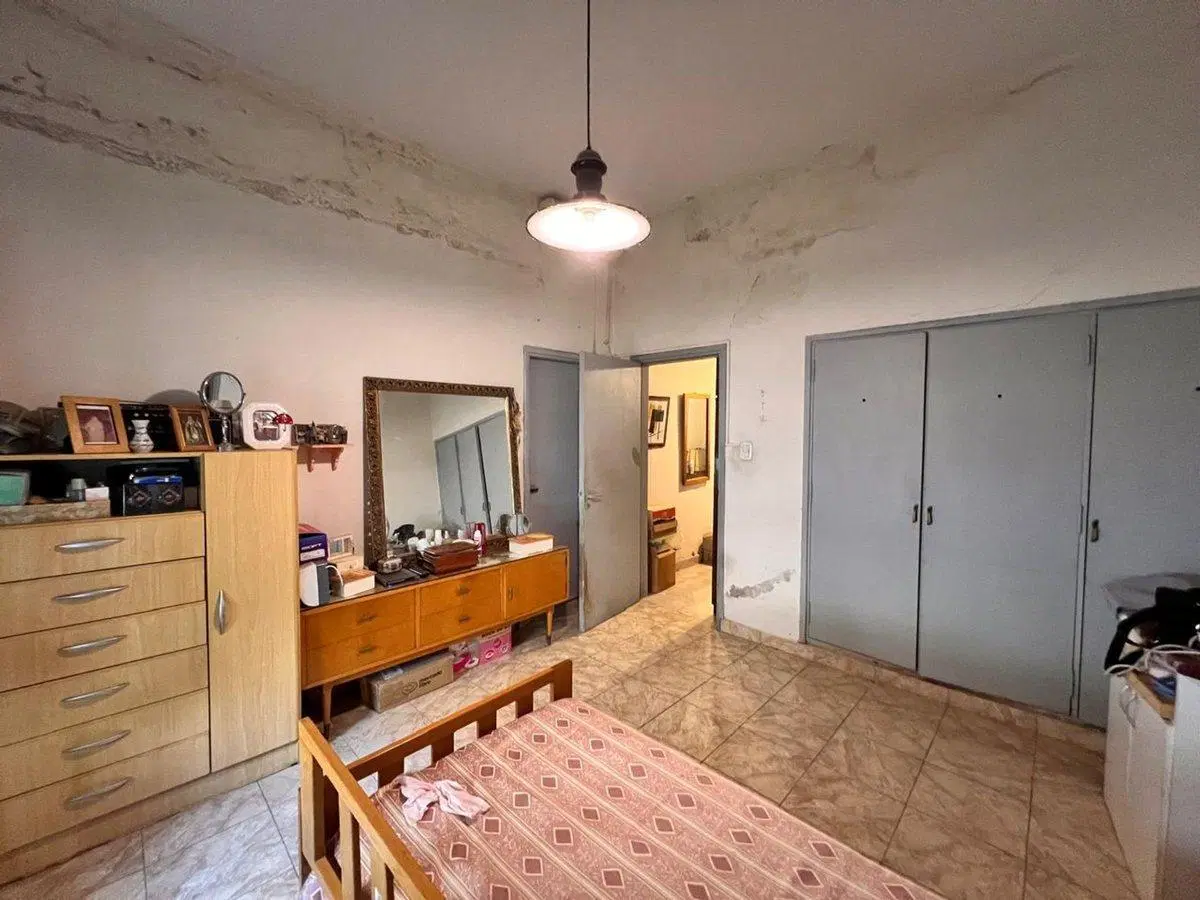 Casa a reciclar con galpon B° San Martin 5