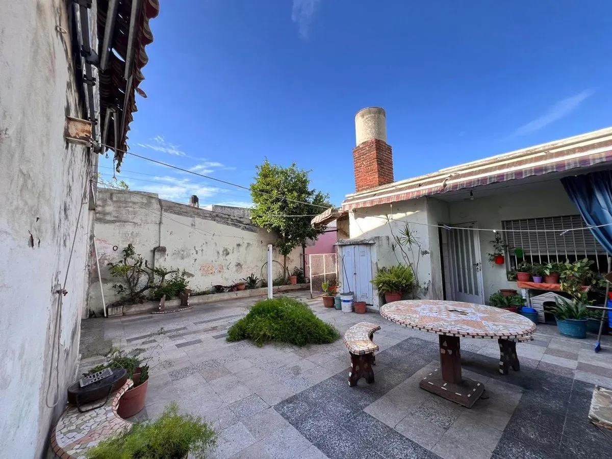 Casa a reciclar con galpon B° San Martin 3