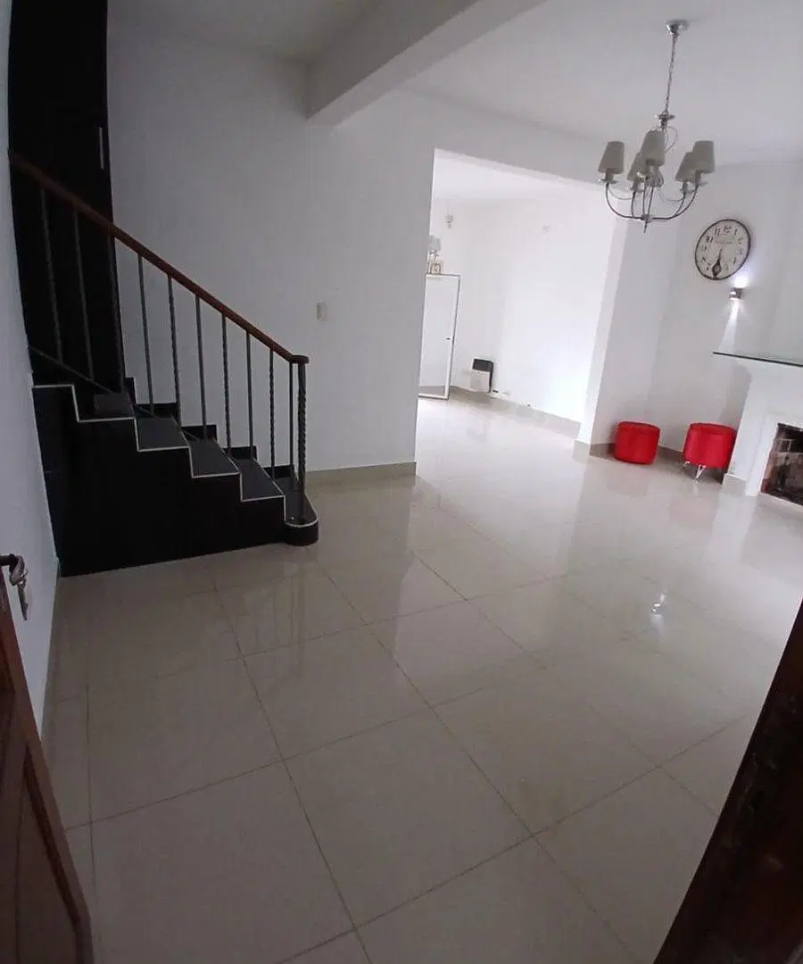 CASA 3 DORM.  QUINTA STA. ANA . CBA APTA CRÉDITO 4