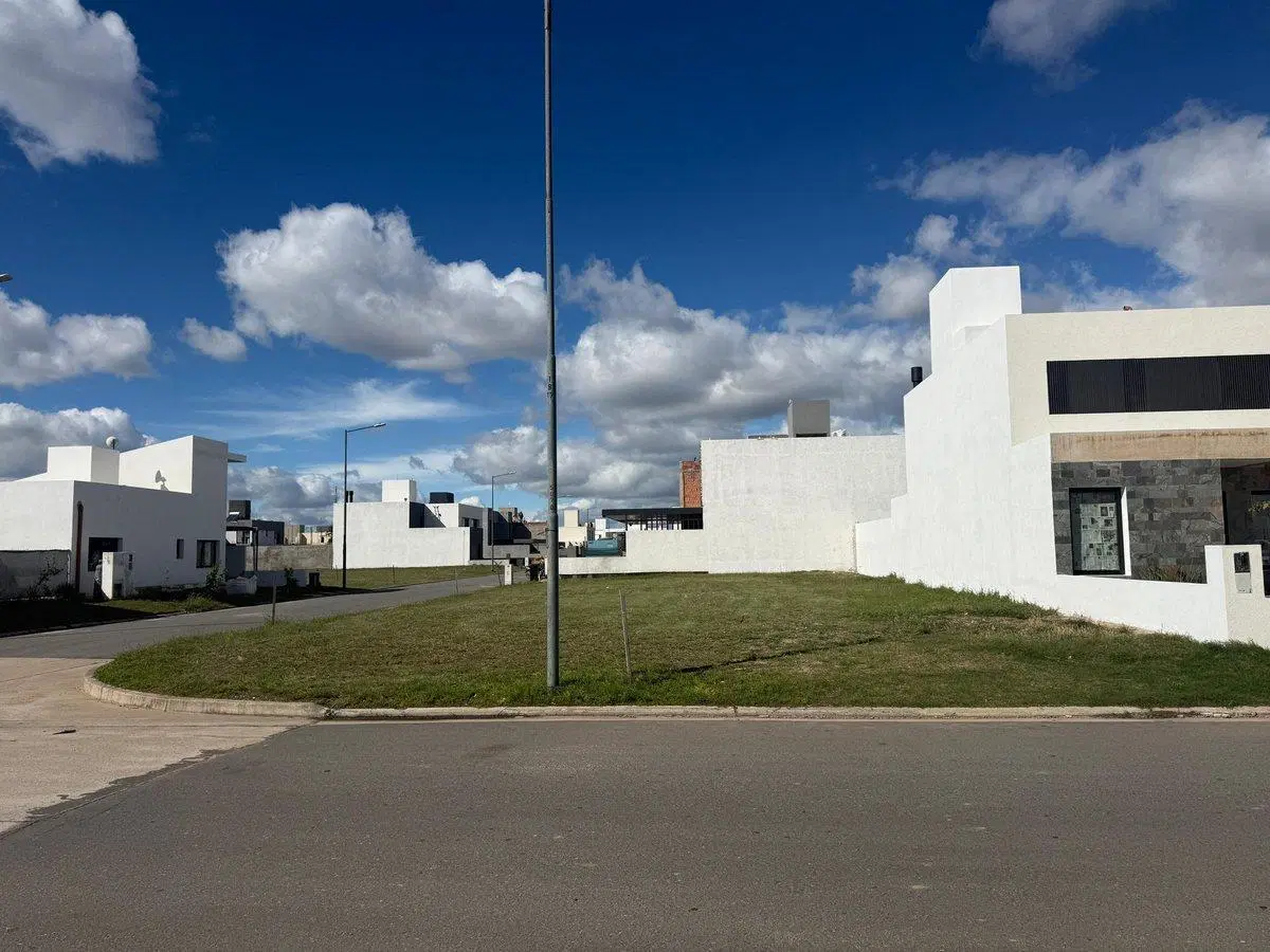 LOTE ESQ. TERRAZAS MANANTIALES 457M² APTO DUPLEX 4