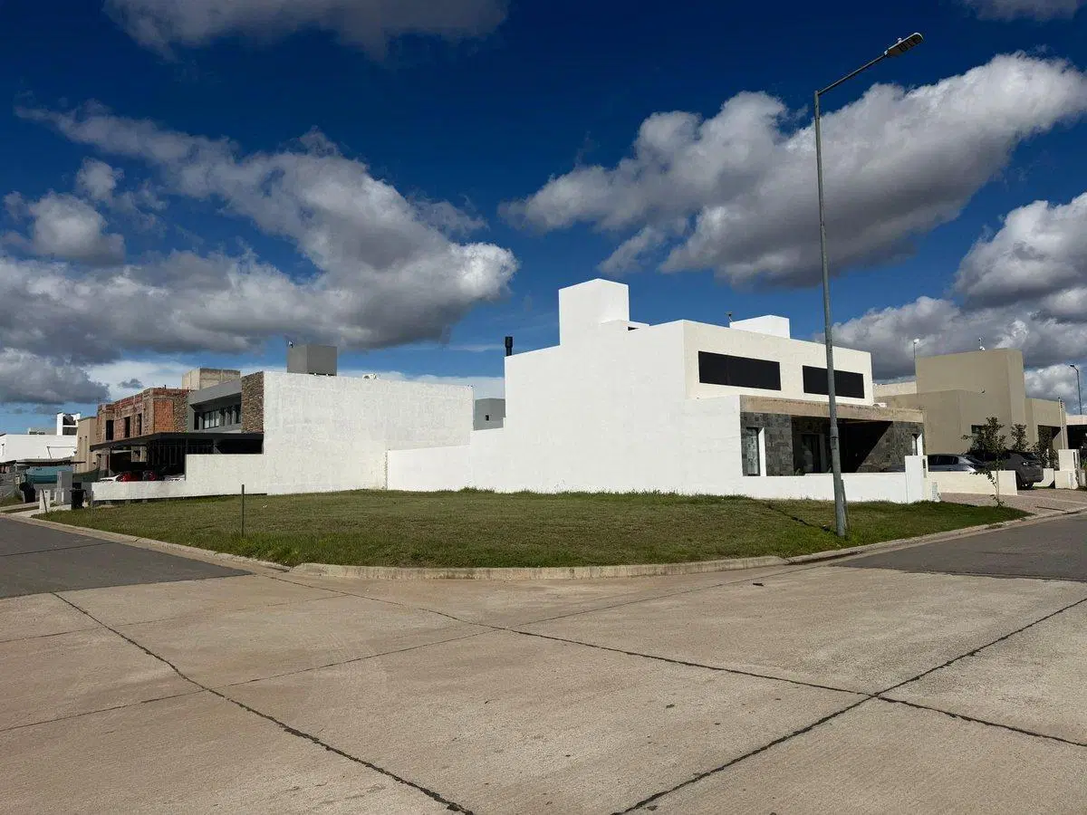 LOTE ESQ. TERRAZAS MANANTIALES 457M² APTO DUPLEX 3