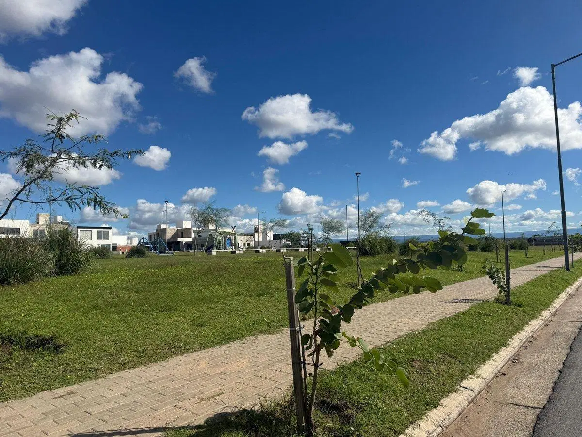 LOTE ESQ. TERRAZAS MANANTIALES 457M² APTO DUPLEX 5