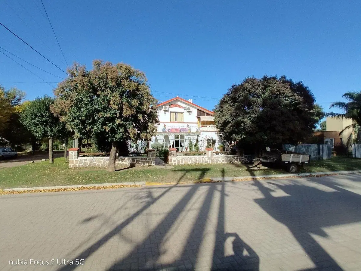 SE VENDE HOSTERÍA 100 METROS AL LAGO VILLA RUMIPAL 4
