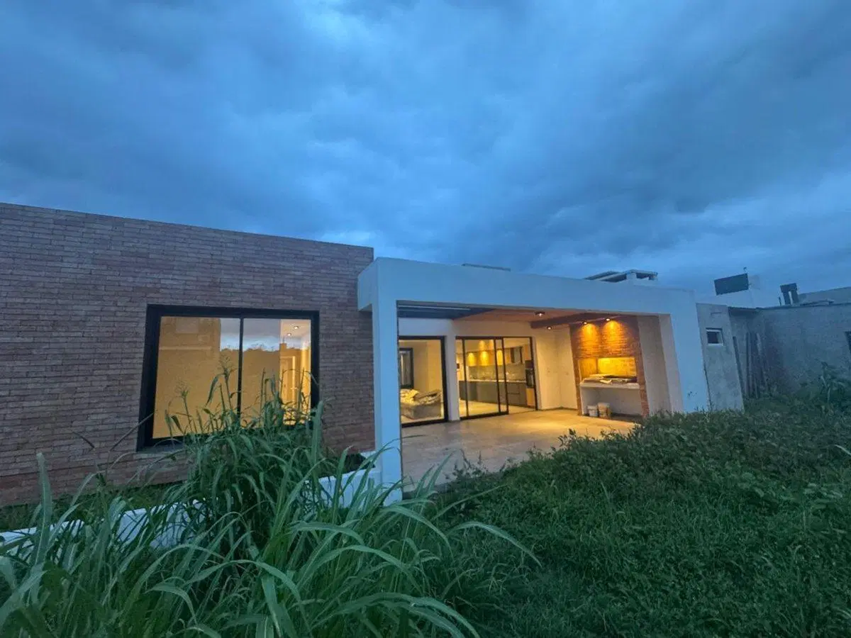 CASA TEJAS CUATRO TRES DORMITORIOS MALAGUEÑO CBA 8
