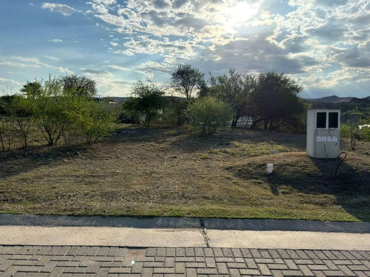 VENTA LOTE 451M2 EN COLINAS DE LA DESEADA 2