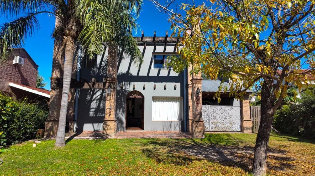 CASA 3 DORMITORIOS EN BARRIO SAN ALFONSO 2
