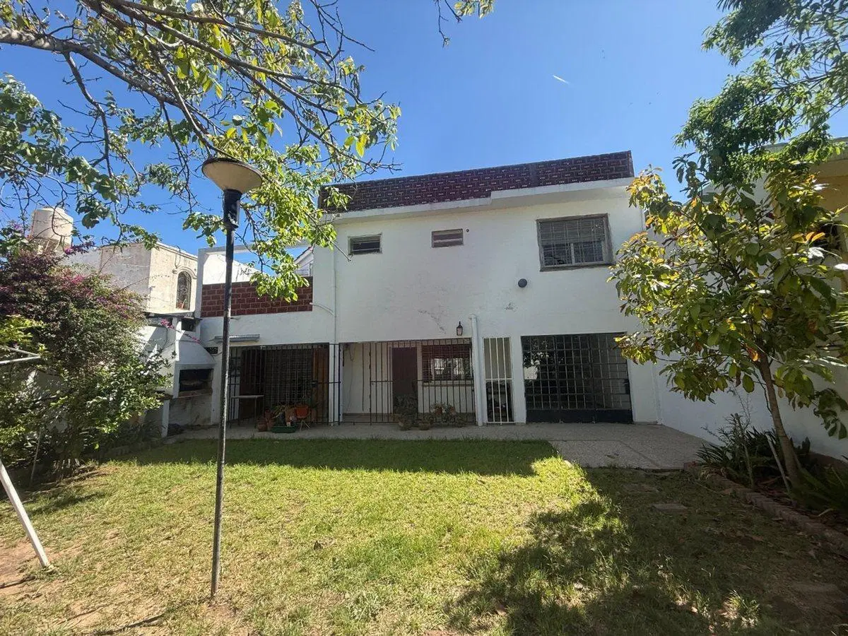 SE VENDE CASA SAN SALVADOR 5 DORMI PATIO GRANDE 4