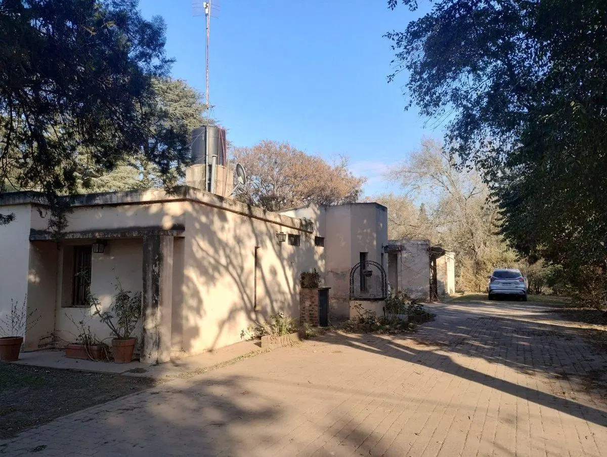 Se vende Casa Quinta en Villa Esquiu 3