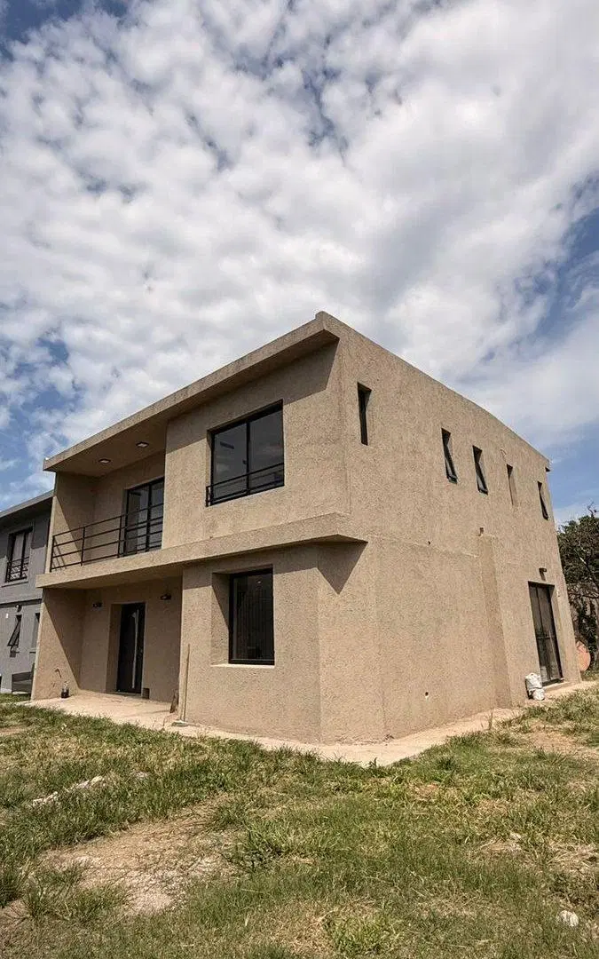CASA A ESTRENAR 4 DORMITORIOS EN ARGUELLO 2