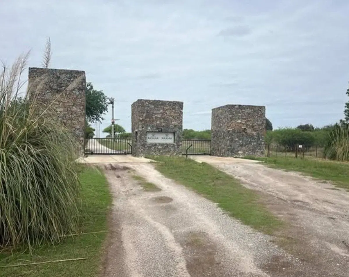 SE VENDE LOTE DE 2345 MTS EN RUCALHUE-LAS BAJADAS 2