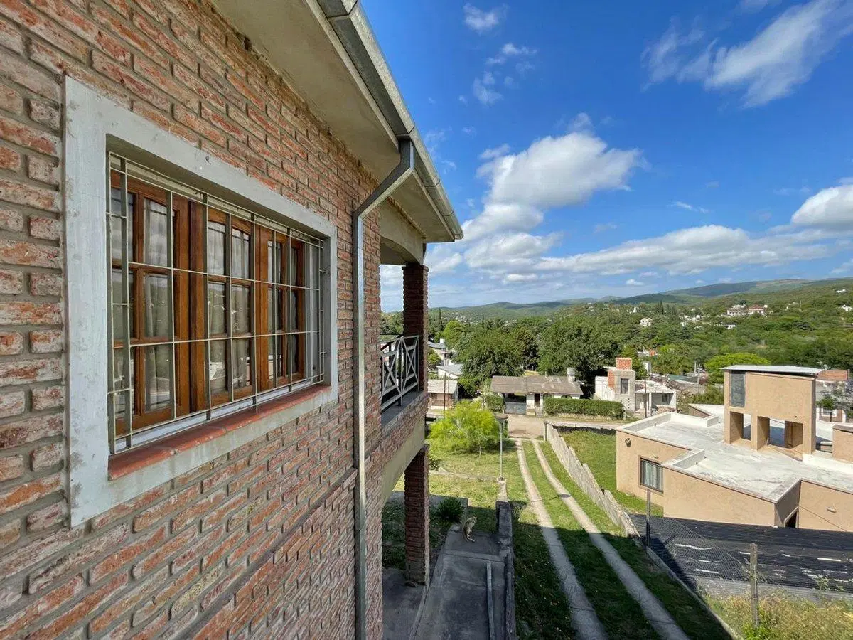 CASA DOS PLANTAS 2 DORMITORIOS RIO CEBALLOS VENDE 4