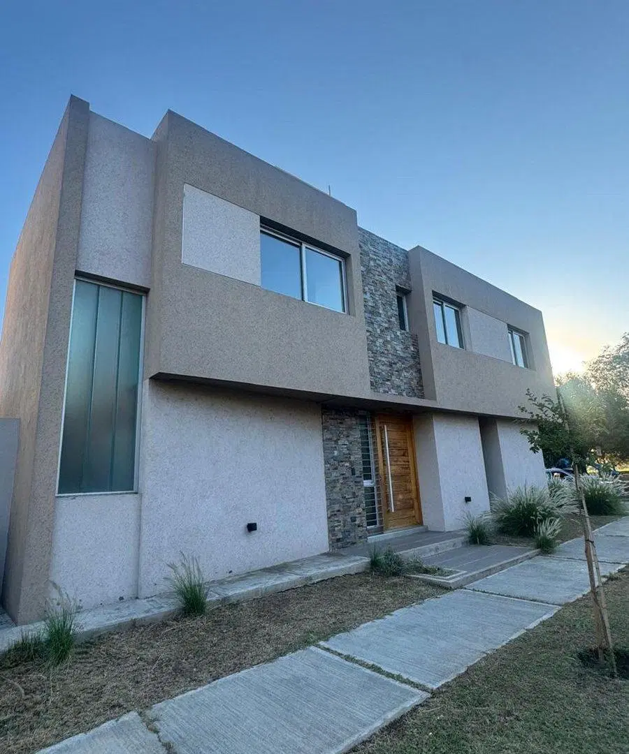 VENTA CASA TRES DORMITORIOS MIRADORES MANANTIALES 4
