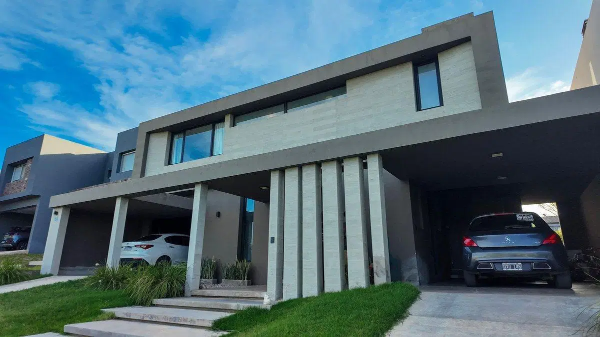 CASA EN SANTINA NORTE - VALLE ESCONDIDO 2