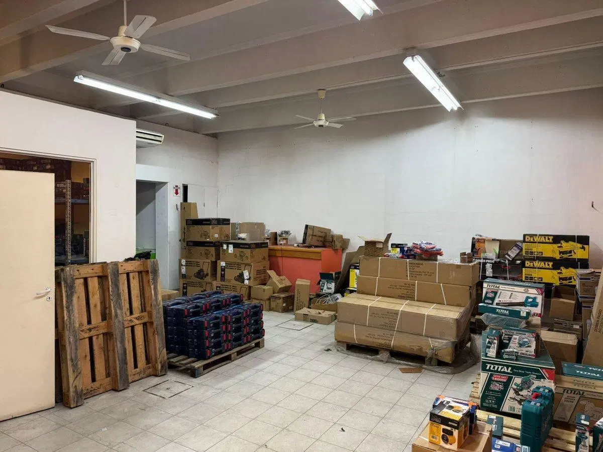 SE VENDE AMPLIO GALPÓN A METROS DE AV. ALEM 3