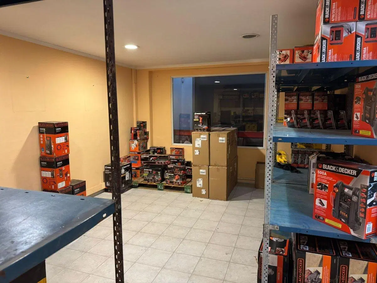 SE VENDE AMPLIO GALPÓN A METROS DE AV. ALEM 4