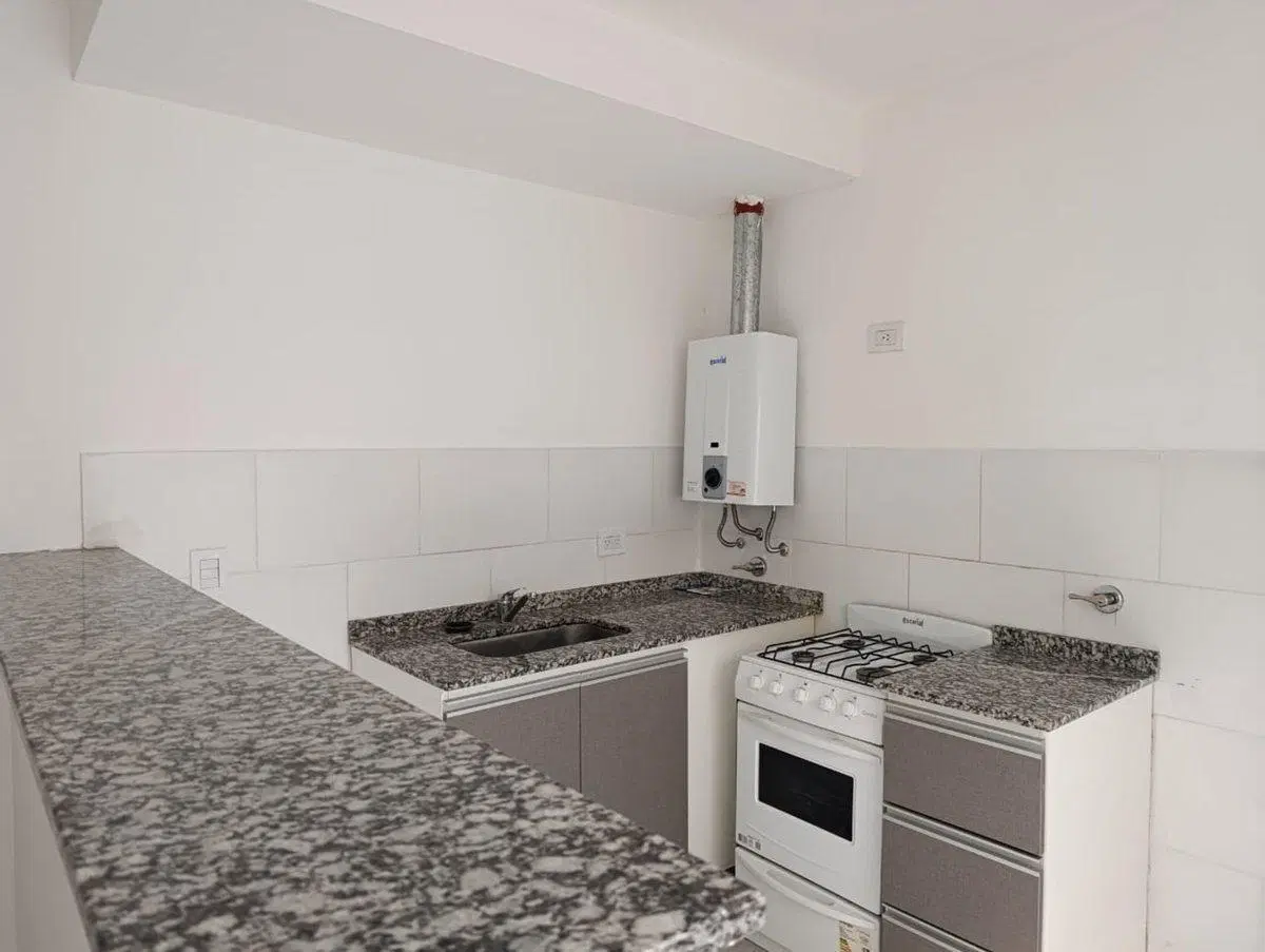 Departamento 1 dorm. c/ balcon en B° Gral. Paz 5