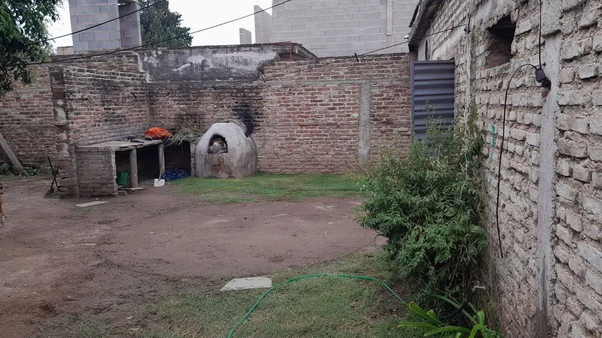 CASA DE 3 DORMITORIOS + 1 DTO MONOAMBIENTE 5