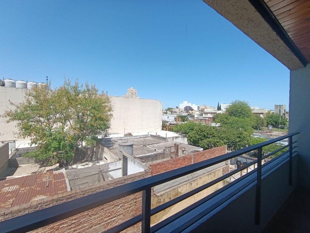 Foto de DEPARTAMENTO 2 DORMITORIOS + 2 BAÑOS ALTO ALBERDI, imagen 1
