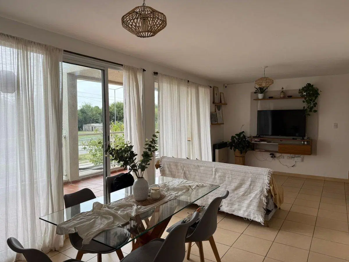 CASA EN VENTA 3 DORM CON BALCÓN EN LICEO TERCERO 2