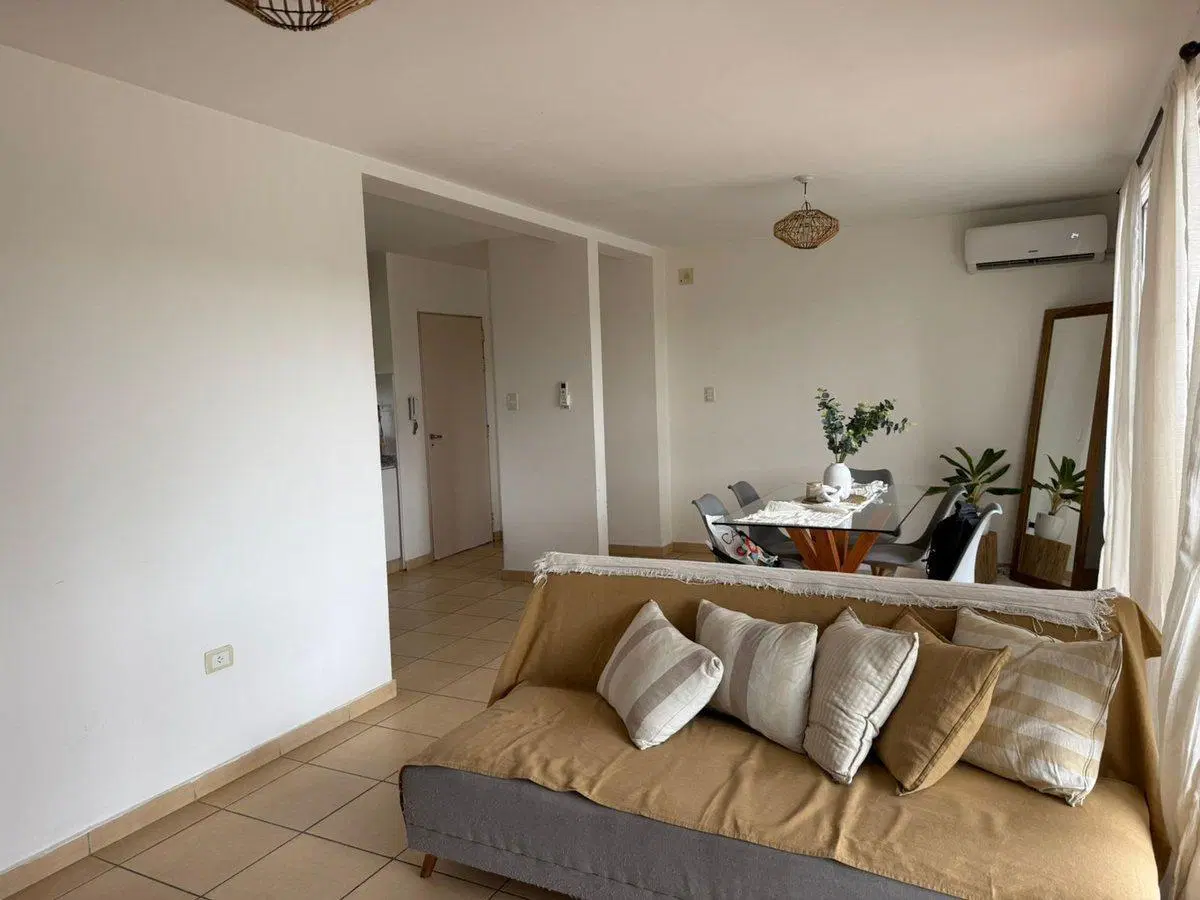 CASA EN VENTA 3 DORM CON BALCÓN EN LICEO TERCERO 3