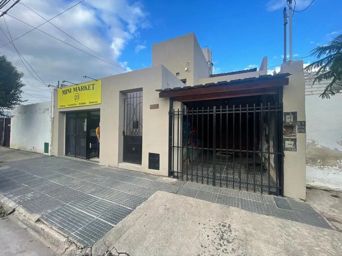 VENTA CASA 4 DORMITORIOS CON LOCAL ZONA SUR 4