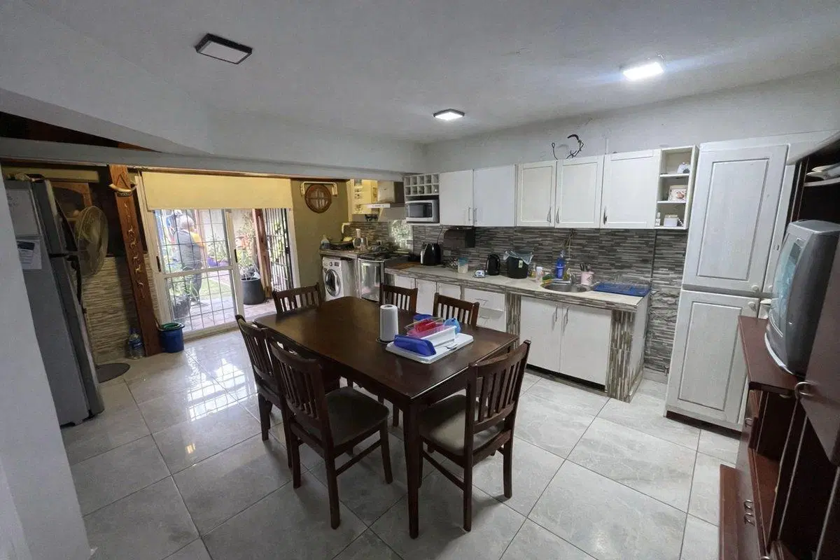VENTA CASA 4 DORMITORIOS CON LOCAL ZONA SUR 2