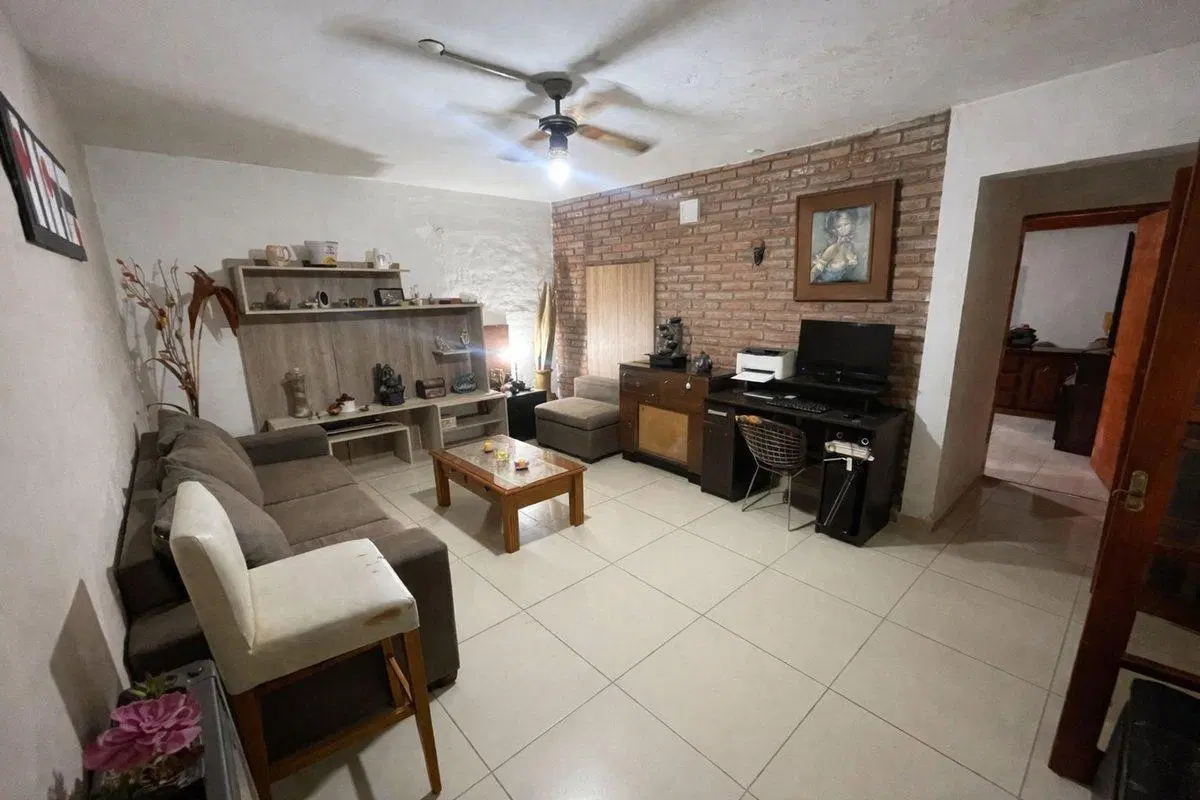 VENTA CASA 4 DORMITORIOS CON LOCAL ZONA SUR 3