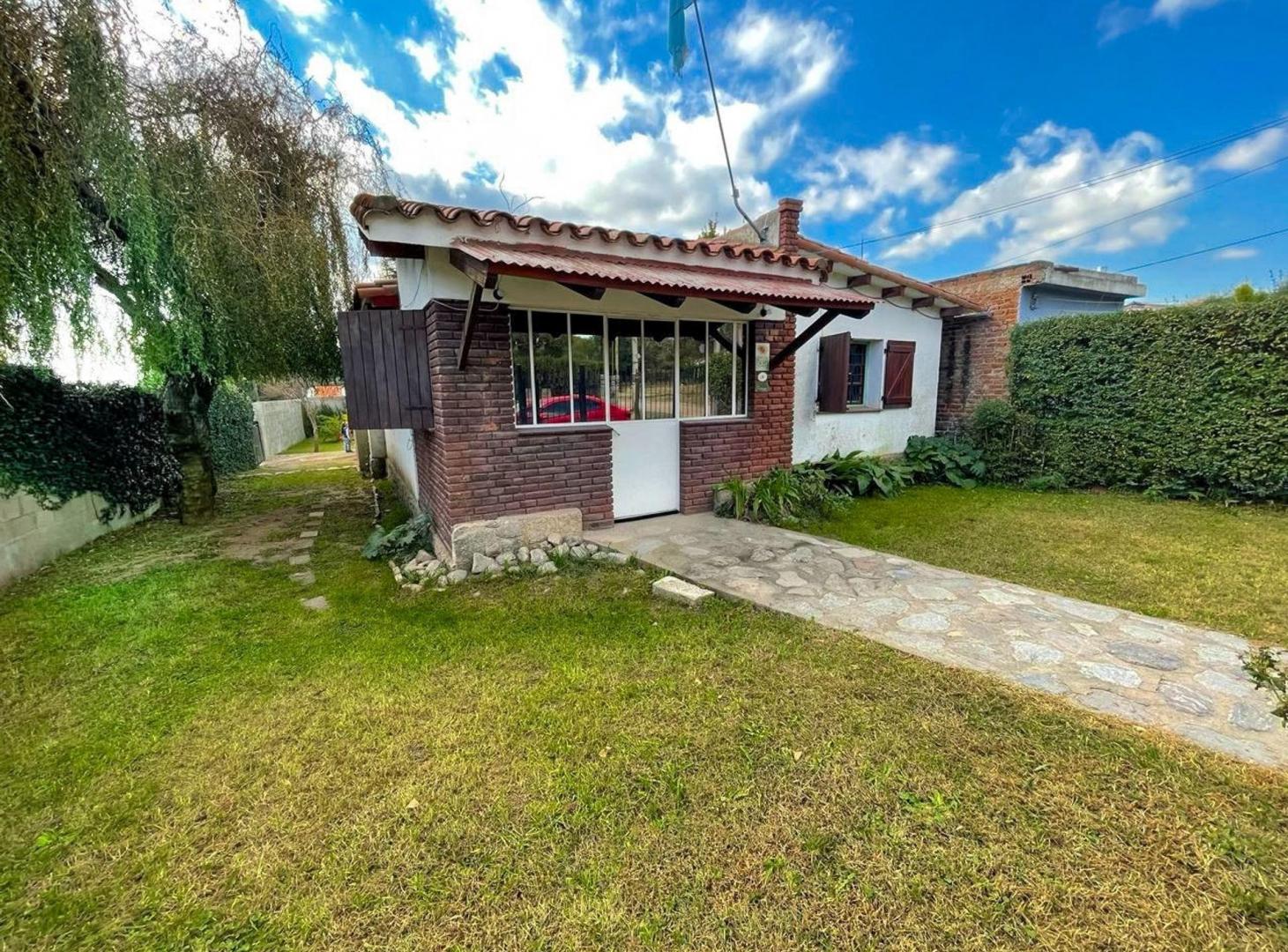 LA CUMBRE CASA ESQUINA DOS DORMITORIOS