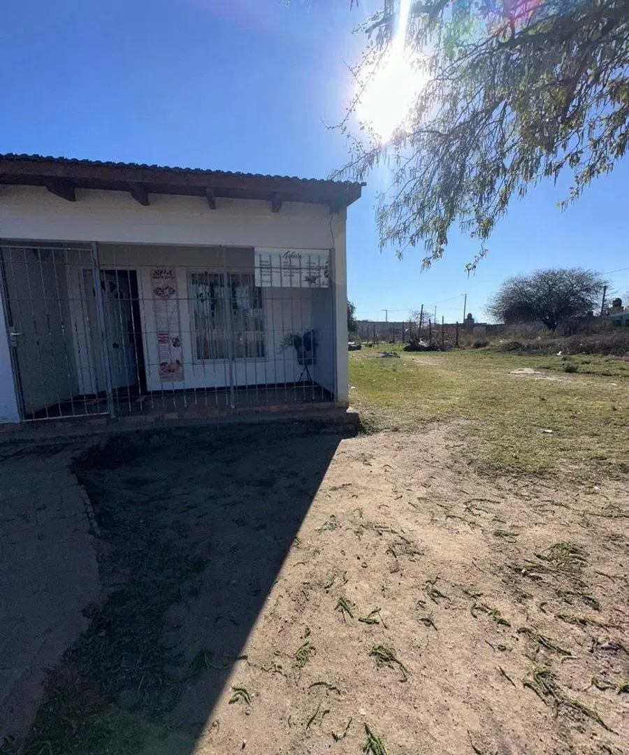 CASA EN MALVINAS ARGENTINAS DE 2 DORMITORIOS 5
