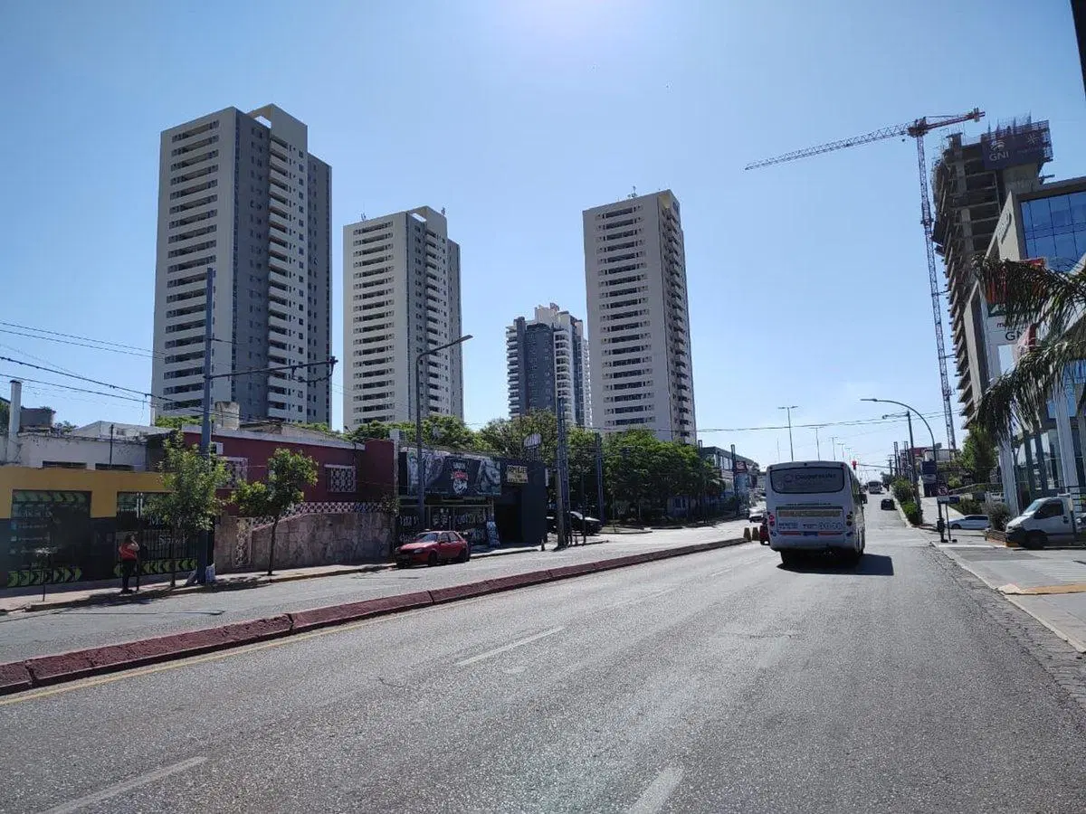 LOTE APTO DESARROLLO EDIFICIO AV COLON Y ZIPOLI 5