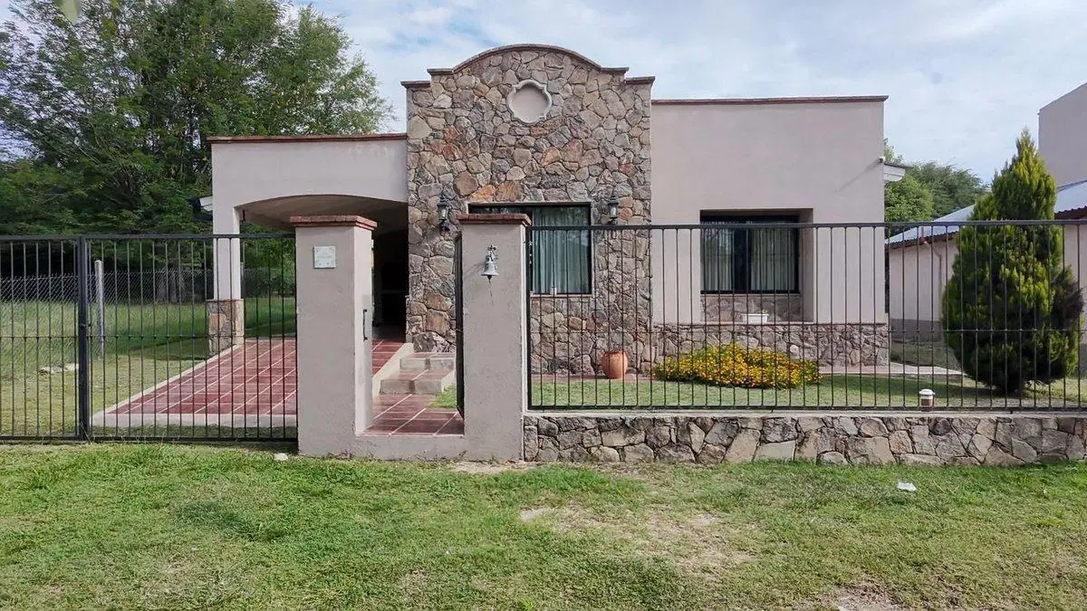 CASA 3 DORMITORIOS EN LOS REARTES A 200 m DEL RÍO 5