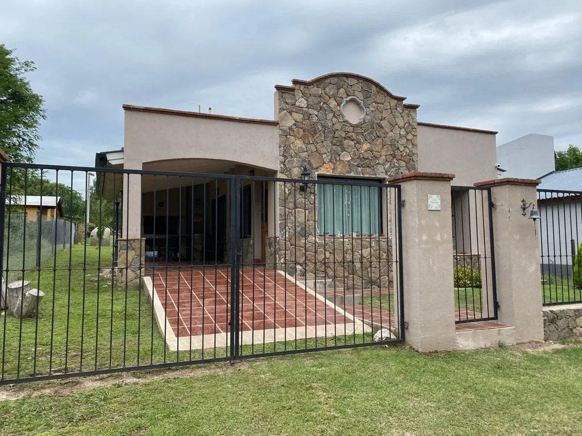 CASA 3 DORMITORIOS EN LOS REARTES A 200 m DEL RÍO 3