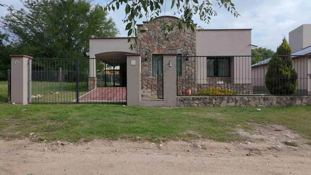 CASA 3 DORMITORIOS EN LOS REARTES A 200 m DEL RÍO 2