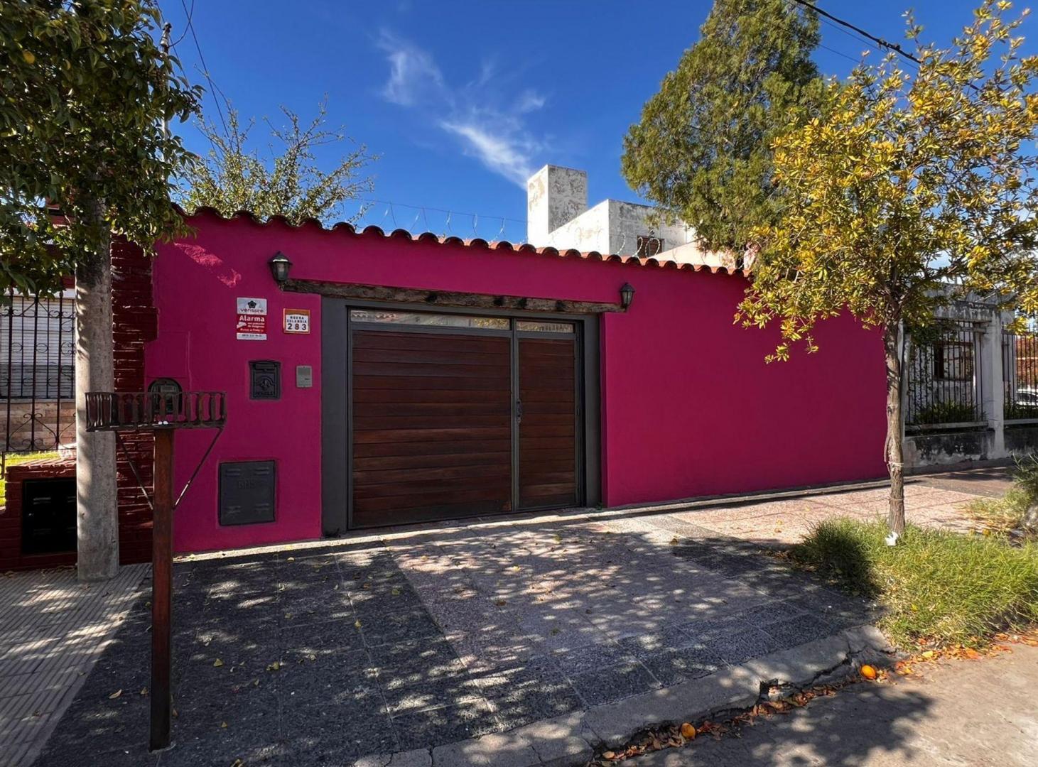 Casa 2 dormitorios con pileta B° Yapeyu